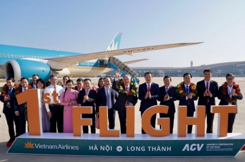 The first passenger flight lands at newly-inaugurated Long Thanh International Airport